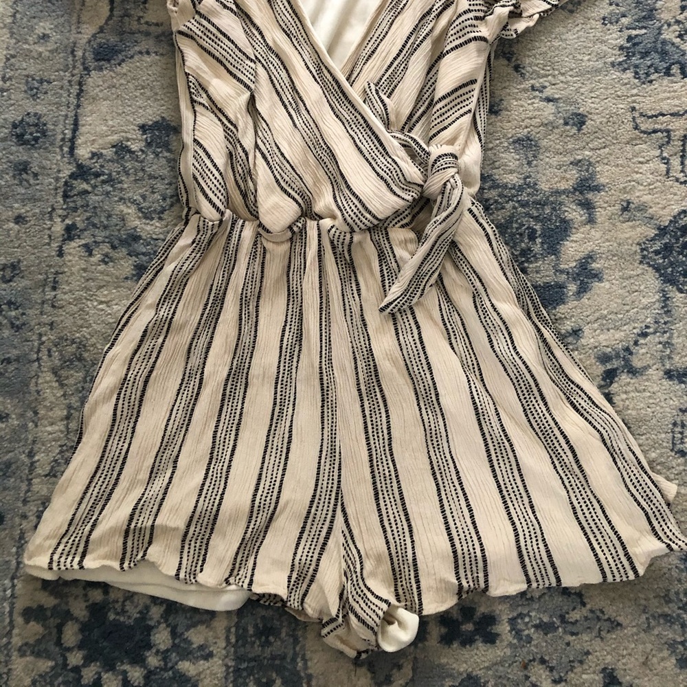 Striped romper - Picture 3 of 3